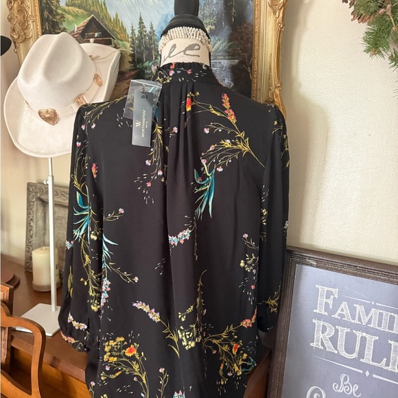 Worthington Black Blouse with Floral Design NWT 50.00 - Picture 4 of 8